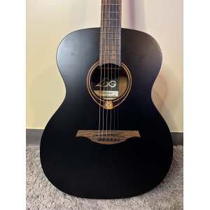 Guitarra acústica T70A Black Satin (BLS) en perfectas condiciones.