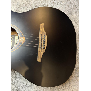 Guitarra acústica T70A Black Satin (BLS) en perfectas condiciones.