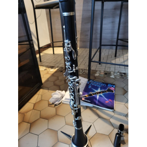 Clarinete Jupiter con accesorios