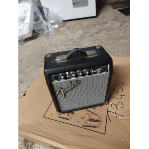 Suzuki Guitar + FENDER Amp