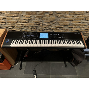 Korg Kronos 2 (88 touches lourdes)