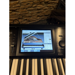Korg Kronos 2 (88 touches lourdes)