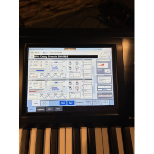 Korg Kronos 2 (88 touches lourdes)