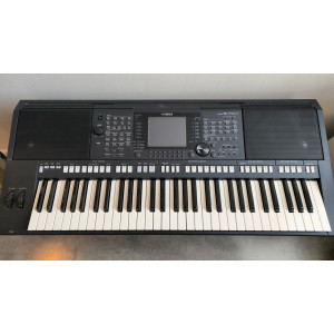 Yamaha PSR S 750