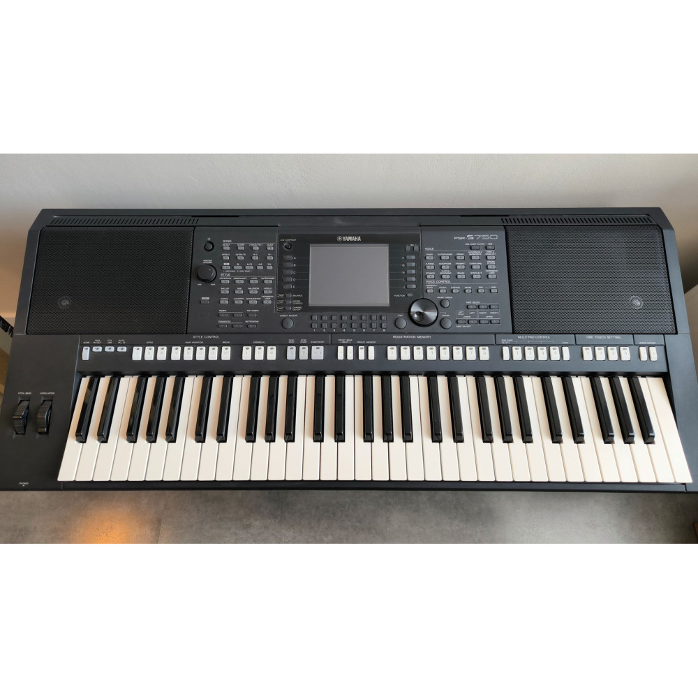 Yamaha PSR S 750