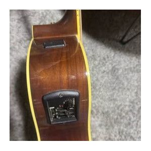 Guitare Yamaha fgx 04 ltd avec support et pochette