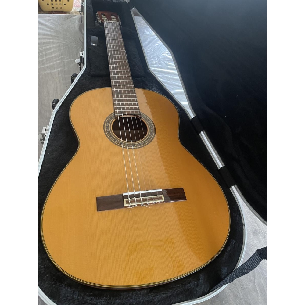 Yamaha CG131S avec étui rigide