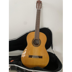 Yamaha CG131S con estuche rígido