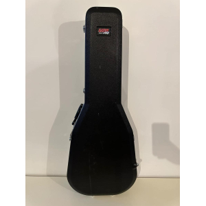 Yamaha CG131S with hard case