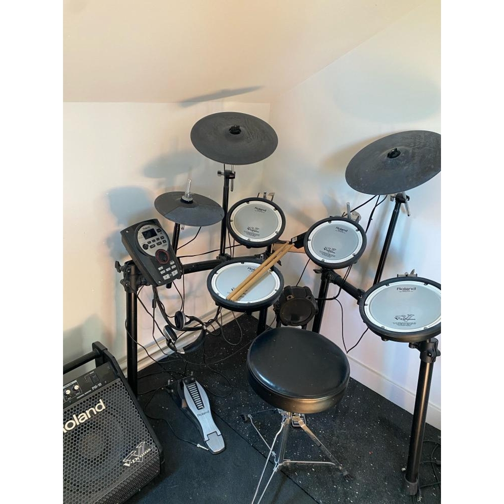 Roland TD11 KV + Amplificador PM10