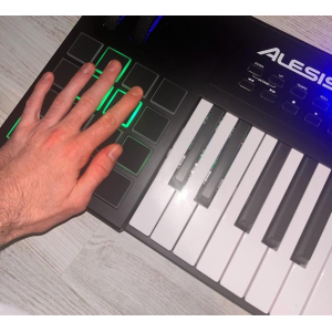 Alesis VI49 - teclado MIDI y controlador USB