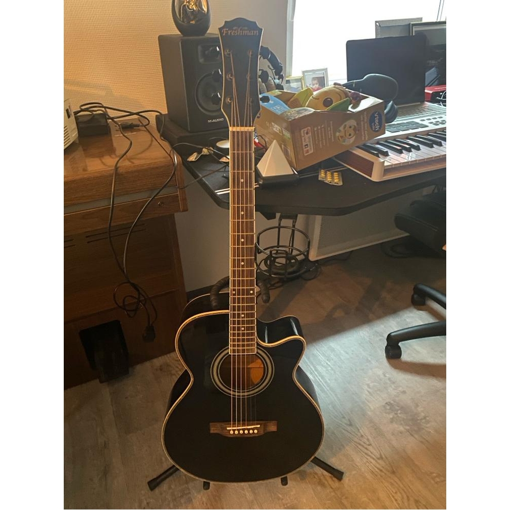 Guitarra acústica Freshman