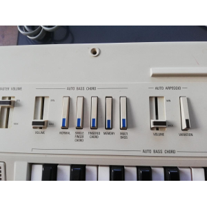 Portable Yamaha PS 20 Keyboard Synthesizer