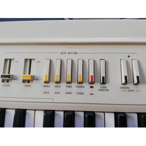 Portable Yamaha PS 20 Keyboard Synthesizer