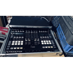 Native Instruments Tracktor s8 Controlador DJ con maleta de transporte