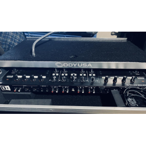 Native Instruments Traktor S8 DJ Controller with flight case