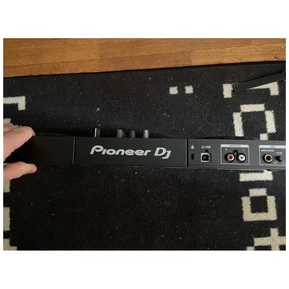 Pioneer DJ DDJ-400 turntable