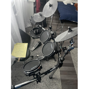 Alesis Command Mesh Kit Electronic Drum Set