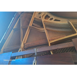 Grand piano 1/4 grand