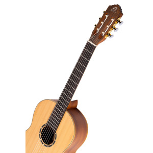 Guitarra Ortega R131 de cedro macizo