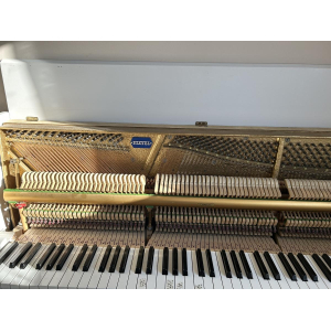 Piano acústico de estudio Pleyel en blanco lila