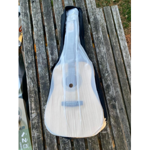 Kit de guitarra acústica Cort con factura