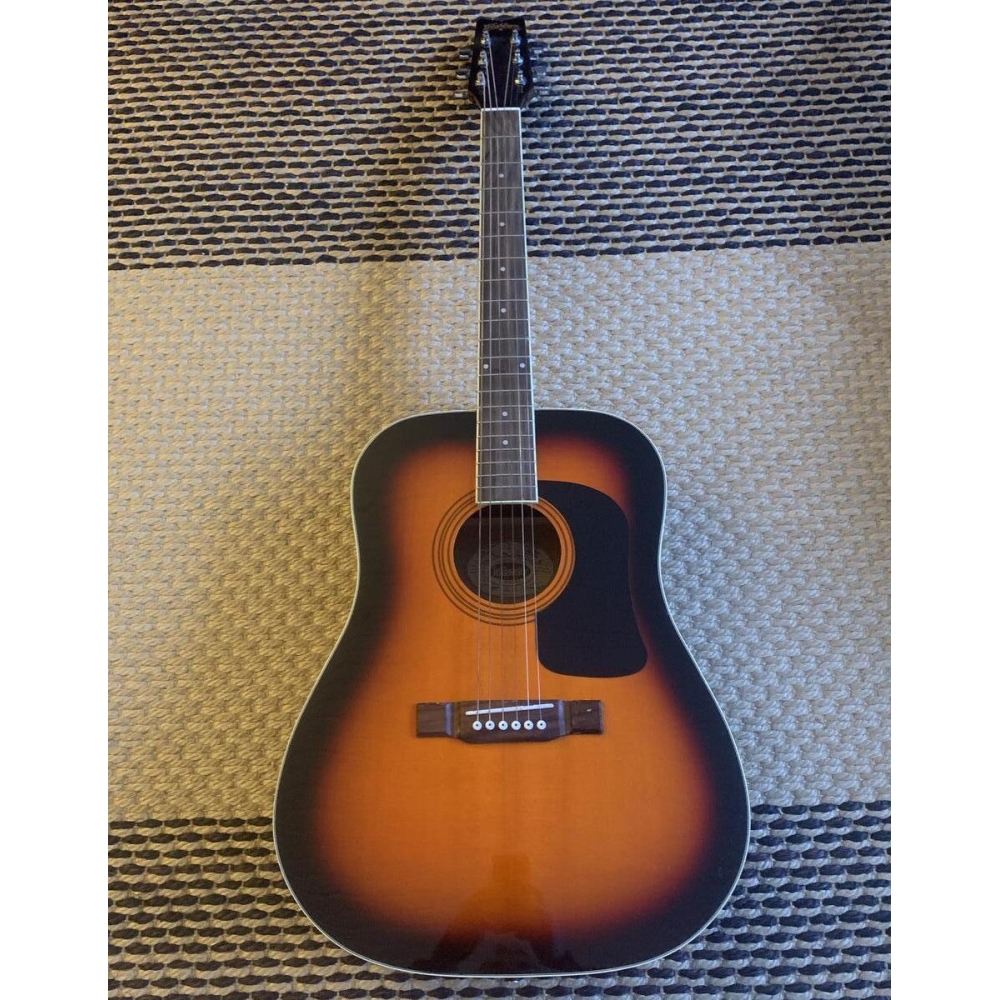 Washburn Acoustic Folk Guitar - Like New Condition