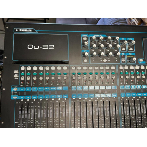 Allen & Heath Qu-32 es una consola de mezclas digital que combina tecnología de vanguardia con un diseño y una funcionalidad 