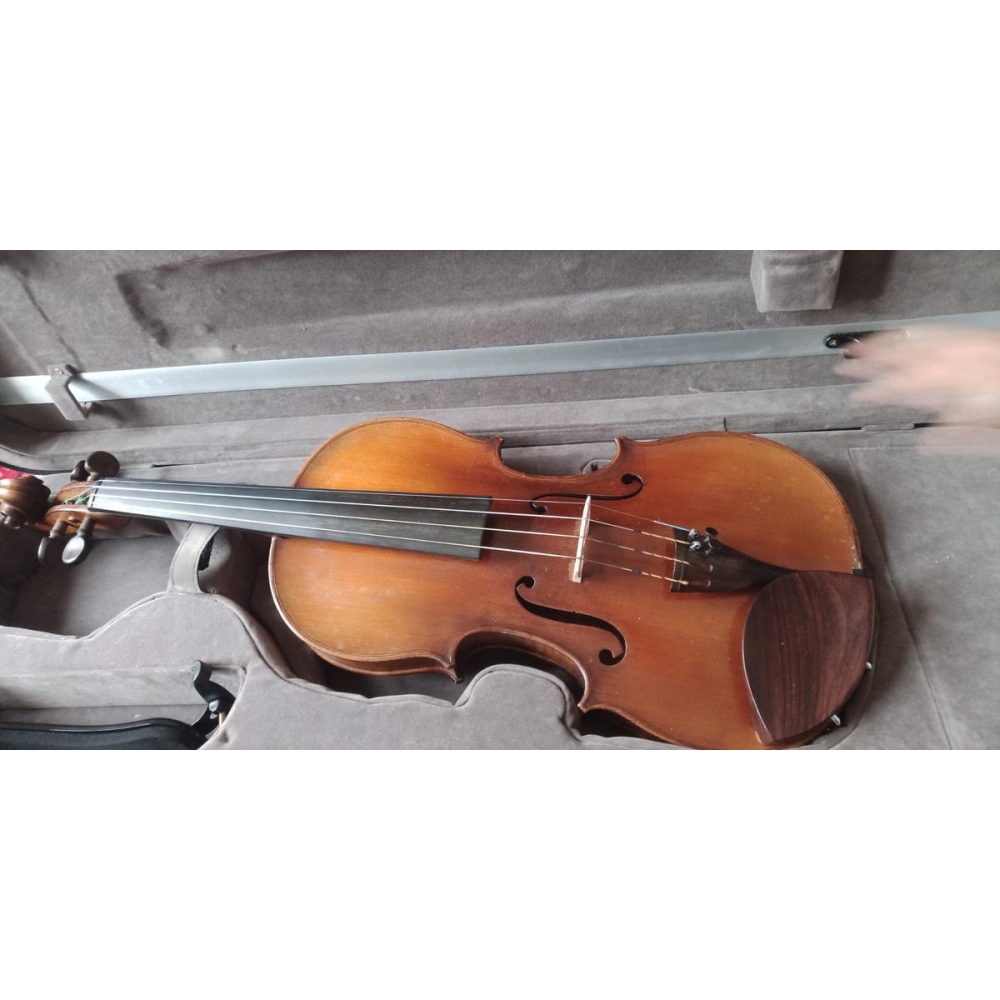 Violín completo, fabricado en Bélgica por luthiers expertos.