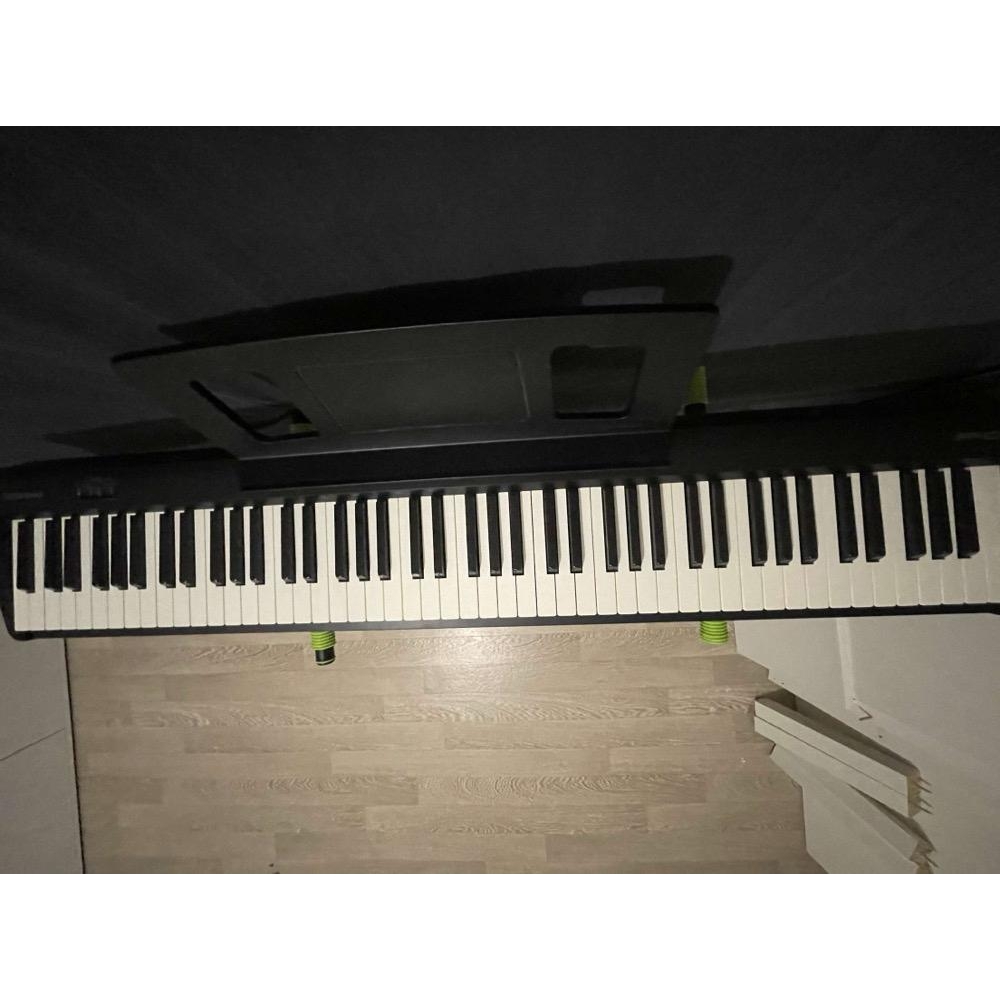 Roland FP-10 piano