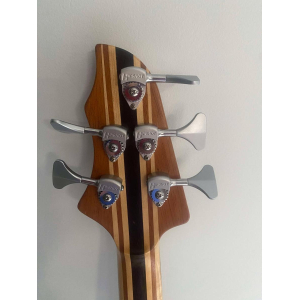 Moscato Custom Shotgun Bajo de 5 cuerdas