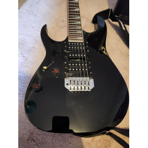 Ibanez Guitarra zurda con amplificador Marshall MG15