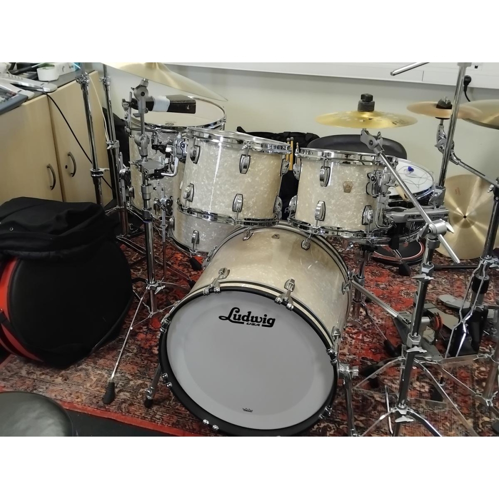 Ludwig Classic Maple Vintage White Batería