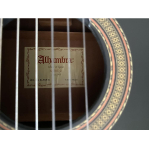 Guitare Alhambra Black Satin avec sa housse