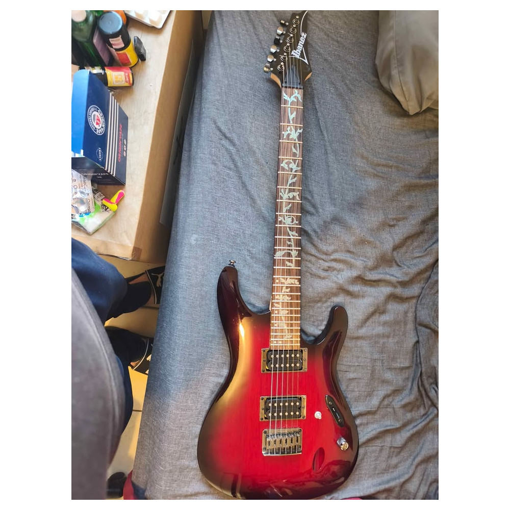IBANEZ S521 Blackberry - COMME NEUVE (Achat Déc. 2025 Sous garantie) + house
