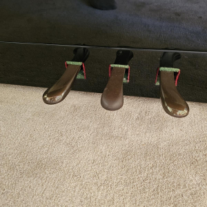 Bruckner modelo 106S - Piano vertical negro brillante