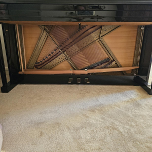 Bruckner modelo 106S - Piano vertical negro brillante