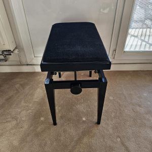 Bruckner modelo 106S - Piano vertical negro brillante