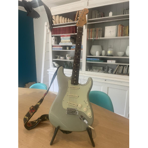 Pack completo Fender Stratocaster + amplificador Peavey