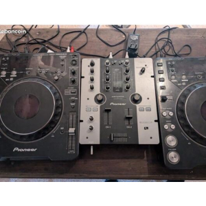 Pioneer CDJ-1000 x2 + DJM-250 + Traktor Scratch + amplifier