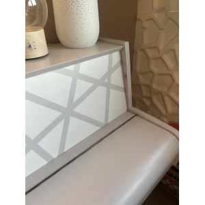 Piano acústico de estudio Pleyel en blanco lila