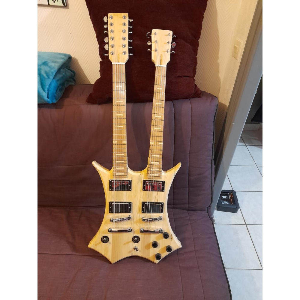 Guitarra de doble mástil