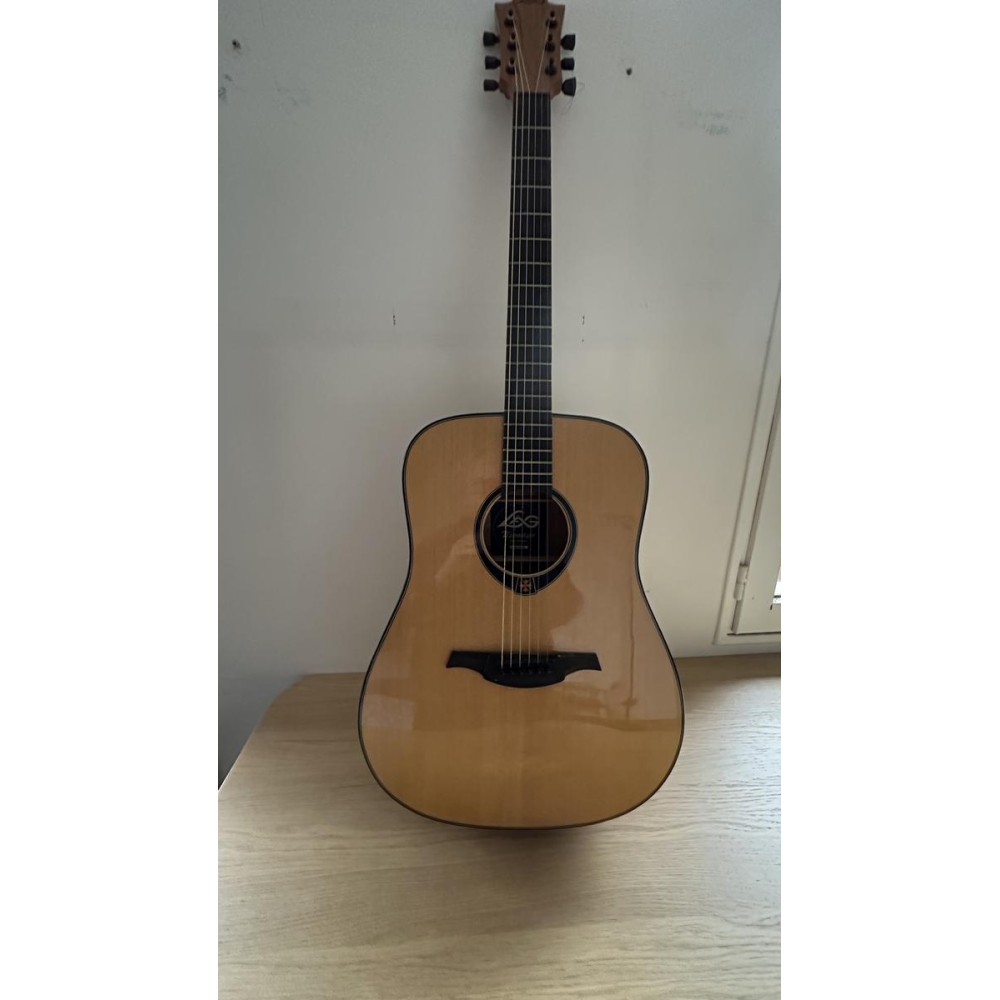 La guitarra Lâg Tramontane T66D es una opción perfecta para aquellos músicos que buscan un instrumento de alta calidad a un 