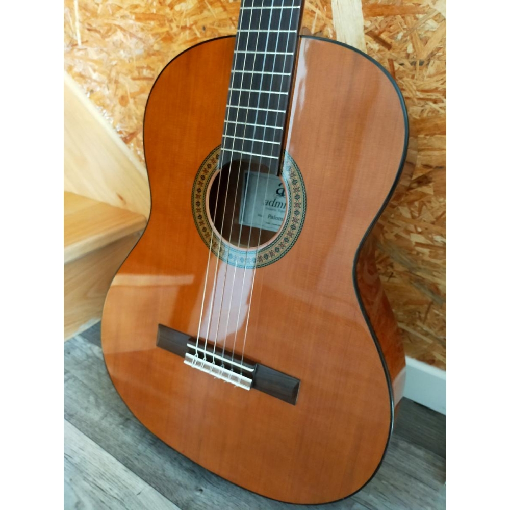 Admira Paloma - Guitarra clásica española