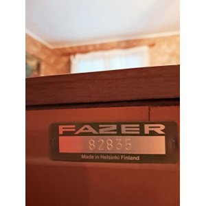 El Piano Fazer es un instrumento de teclado digital que combina un diseño elegante y una tecnología de vanguardia. Con su 