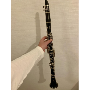La Yamaha 450N es una clarinete de alta calidad que ofrece una excelente combinación de sonido cálido y proyección. Fabricado