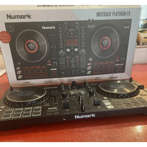Numark Mixtrack Platinum FX