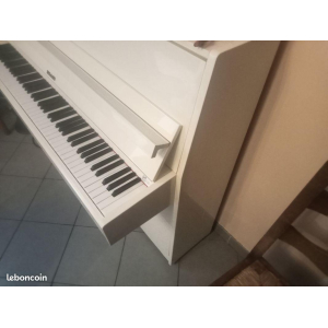 Hellas upright piano