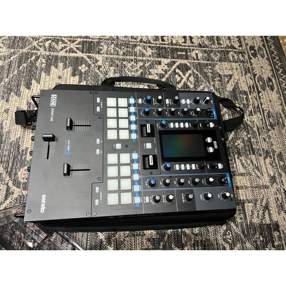 El Rane Seventy-Two Serato es un mezclador de DJ de última generación diseñado para ofrecer un rendimiento excepcional. Con 