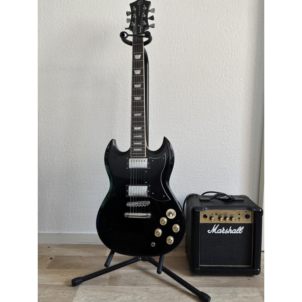 La Eastone SDC70 es una guitarra eléctrica de alta calidad con un diseño elegante. Con su cuerpo sólido y mástil de arce, 